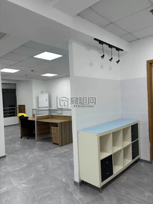 东方商务中心4号线矮柳站地铁口107平方独立卫生间朝南租金3600元一月