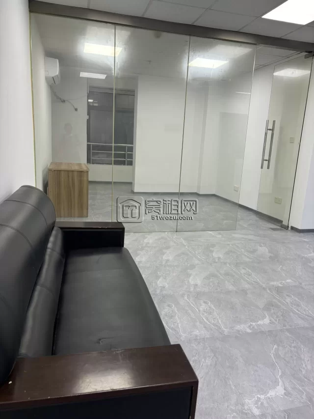东方商务中心4号线矮柳站地铁口107平方独立卫生间朝南租金3600元一月