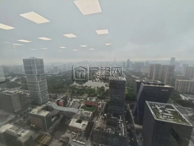 宁波商会大厦290平方办公室三个隔间，17000每月出租