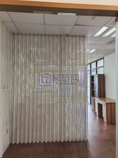 恒业大厦120平方，朝南，3个隔间带家具写字楼招租
