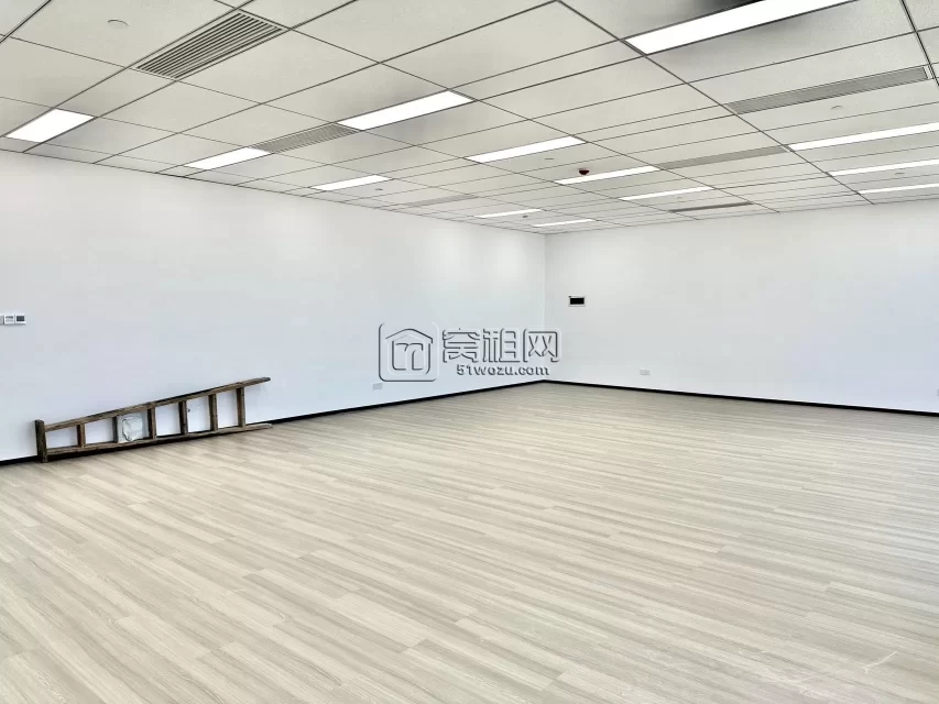 南部商务区周边写字楼恒凯山河大厦155平方米单价1.5元/平/天，7072元/月出租