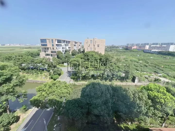 宁波富港电商城面积117平，全新装修两个隔间办公出租