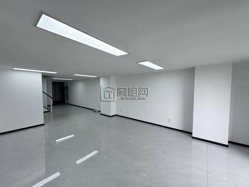 宁波海曙华联大厦南面写字楼世贸中心出租72平米复式3300元/月