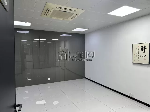 天一灵桥广场出租带水精装修235平四隔间办公室8800元一个月