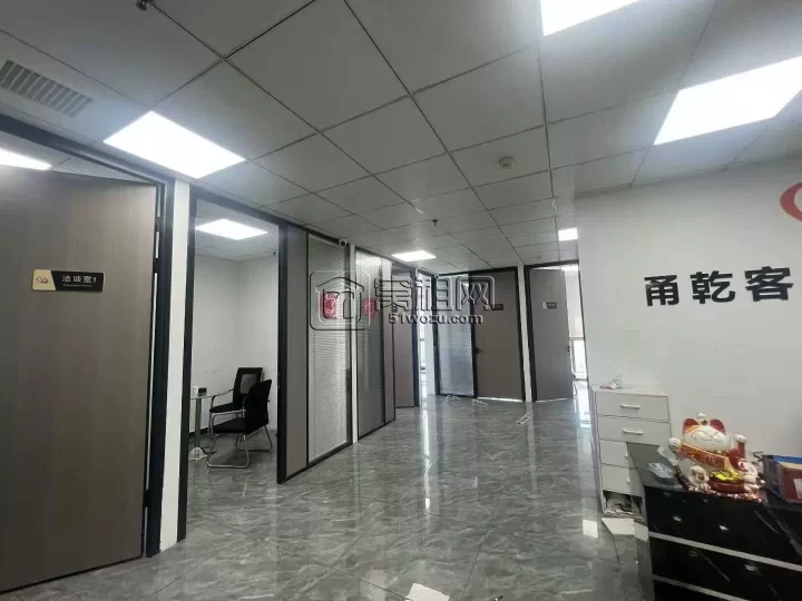 名汇东方温州银行大厦 高楼层出租 电梯口朝南 305平方办公楼