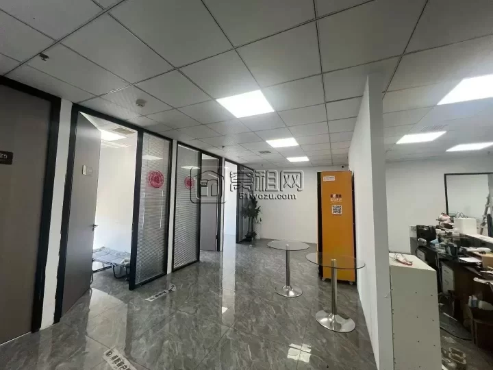 名汇东方温州银行大厦 高楼层出租 电梯口朝南 305平方办公楼