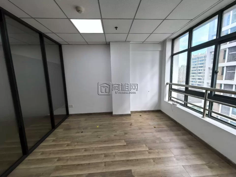宁波4号线地铁口写字楼地铁口东方商务中心60平 全新装修 独立空调2500元一个月
