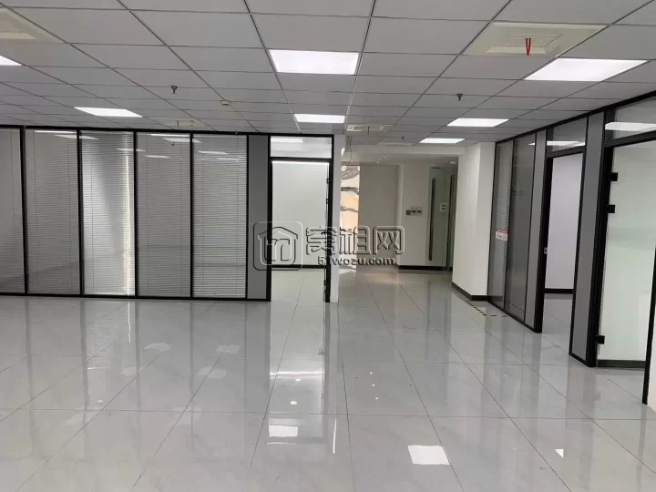 宁波电信公司隔壁汇金大厦285平米精装修办公室出租租金1.5元/平米/天