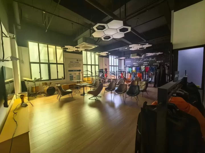宁波海曙区集士港足球俱乐部场地出租1600平米实际可以使用4000平米