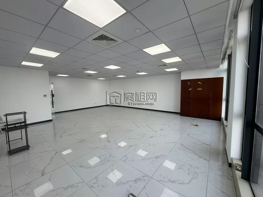 宁波温州银行大厦出租120平，大通间，定制隔断，落地窗，6000每月