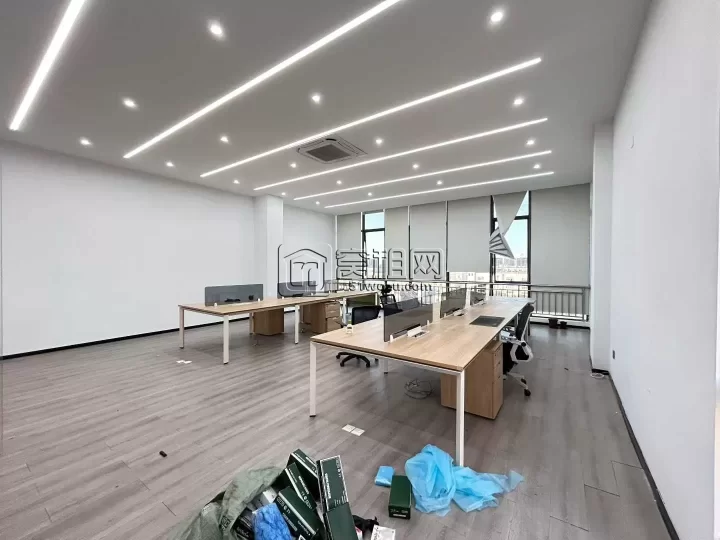 海曙宁波机场附近富港电商城400平，整层，四隔间，独立空调
