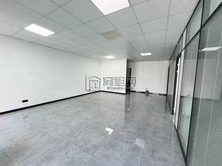 高新区浙江商业银行大厦140平 朝东 精装2玻璃隔间+形象墙办公室出租