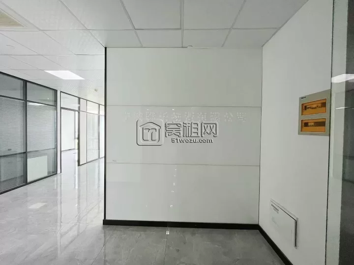 高新区浙江商业银行大厦140平 朝东 精装2玻璃隔间+形象墙办公室出租
