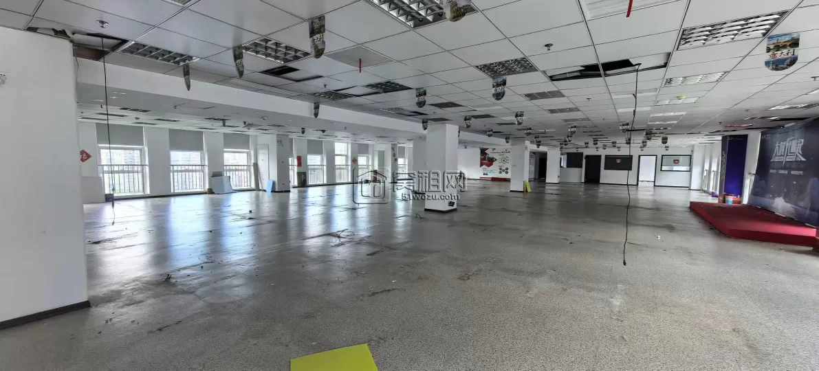 东部新城 新府银座 1028平 整层出租 可分租