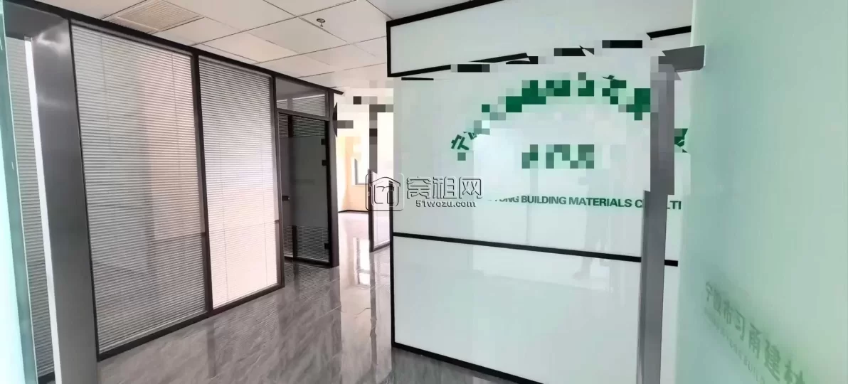 东部新城 新府银座3号楼稀缺大露台，122平办公室朝南两隔间出租