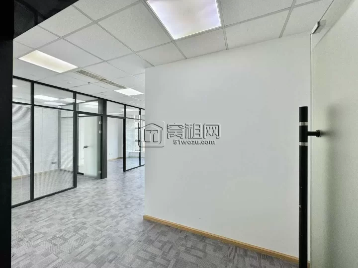 鄞州和邦大厦附近汇华大厦朝南112平，精装2隔间，房东直租