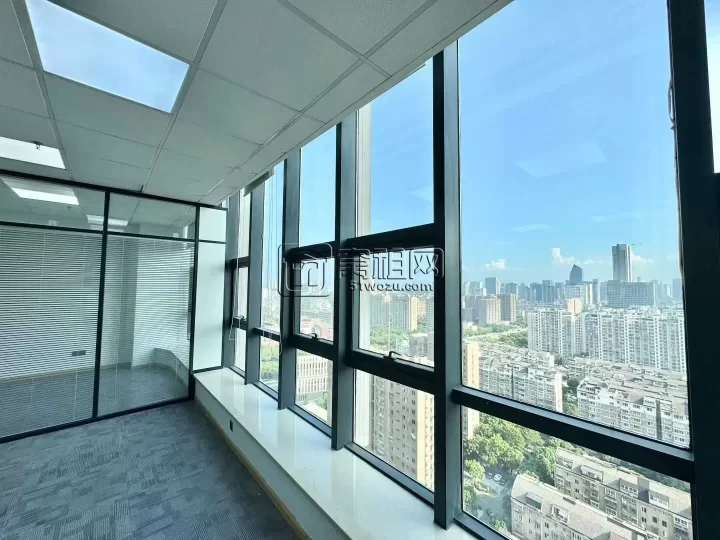 鄞州和邦大厦附近汇华大厦朝南112平，精装2隔间，房东直租