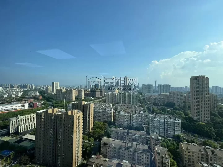 鄞州和邦大厦附近汇华大厦朝南112平，精装2隔间，房东直租