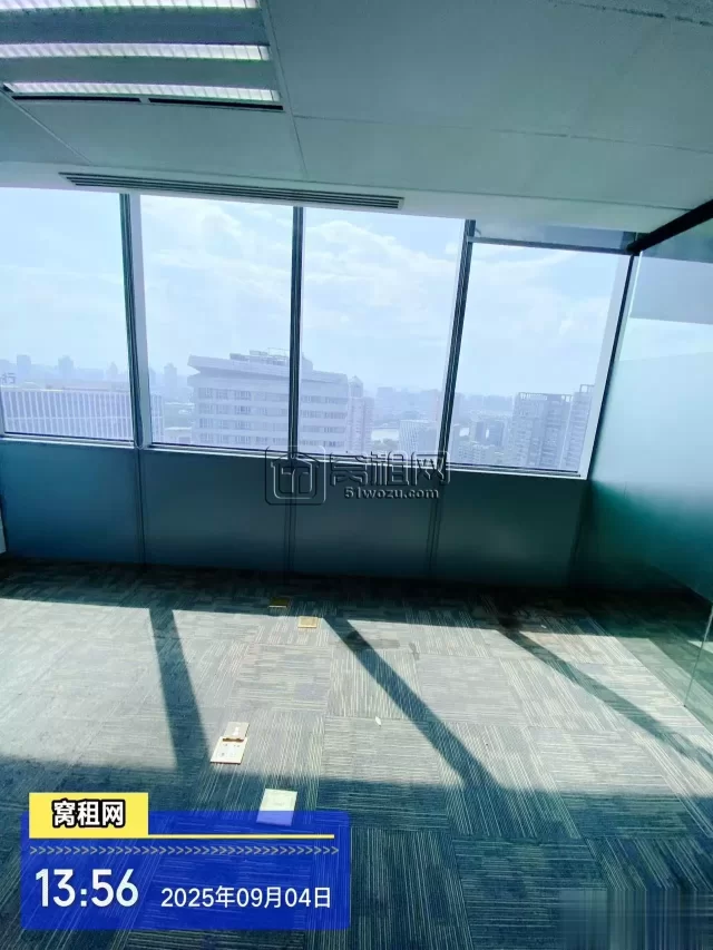 宁波地铁2号线和7号线地铁口来福士大厦129平米写字楼租赁单价4元/平米/天