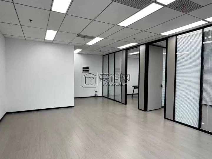 宁波东部新城环合中心2号楼全新装修97.62平米双隔间，可配家具出租5700元一个月