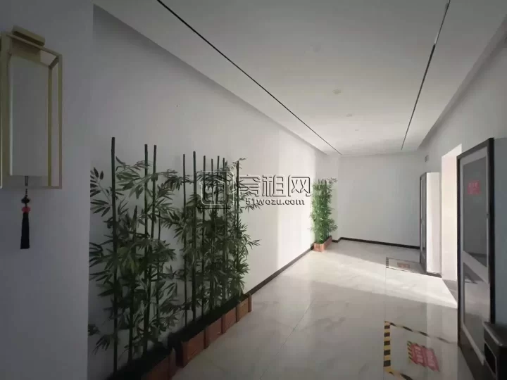 宁波机场路高架附近富田小镇整层387平价格0.85含税，带阳台、带水源