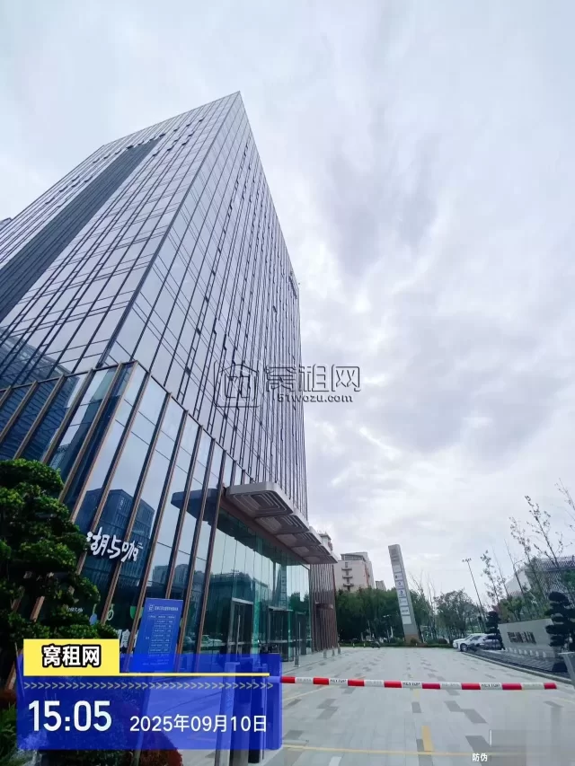南部商务区3期百纳三禾大厦停车收费多少？