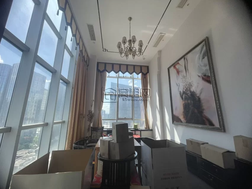 鄞州南部商务区核心写字楼日月星座中式装修800平，租一层用两层，带卫生间，送200平大露台，三面采光