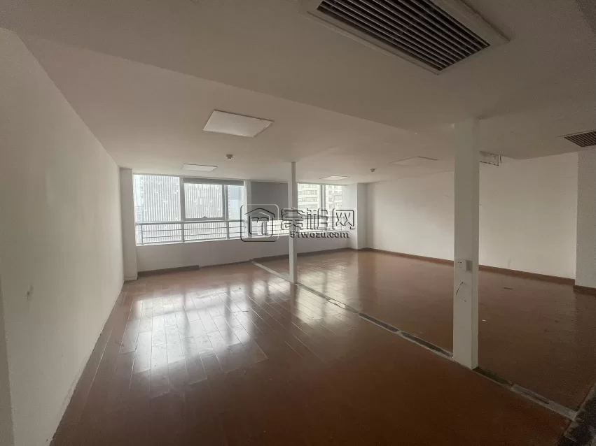 宁波豪如大厦附近日月星座395平，月租16000元.上下面积加起来可使用750平，送大露台200平