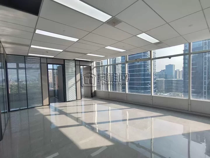 房东直租宁波微软大厦125平，东面朝向双面采光，3隔间拎包办公