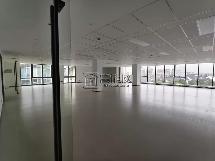 海曙区宁波工程学院附近BOBO国际全新装修含税 办公室出租面积500平米