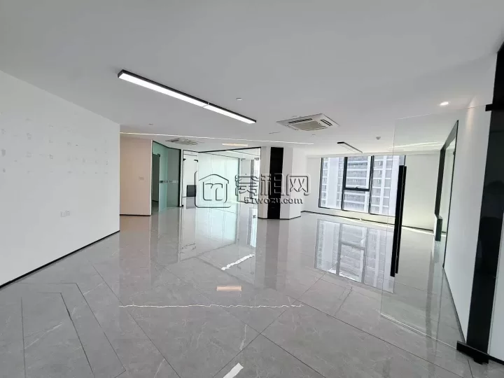 宁波潘火写字楼和荣大厦272方最新房源，单价1.65，采光极佳，有总经理办公室、财务室