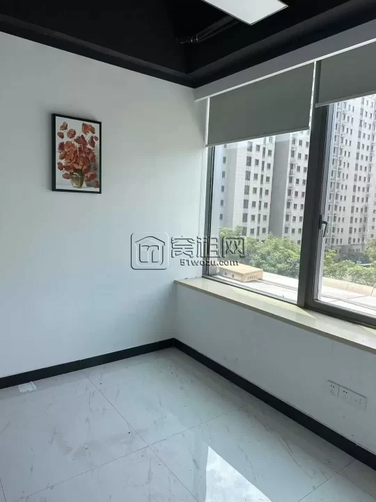 江北地铁2号线宁波世贸日湖中心362平带全套家具出租
