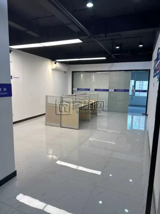 江北地铁2号线宁波世贸日湖中心362平带全套家具出租