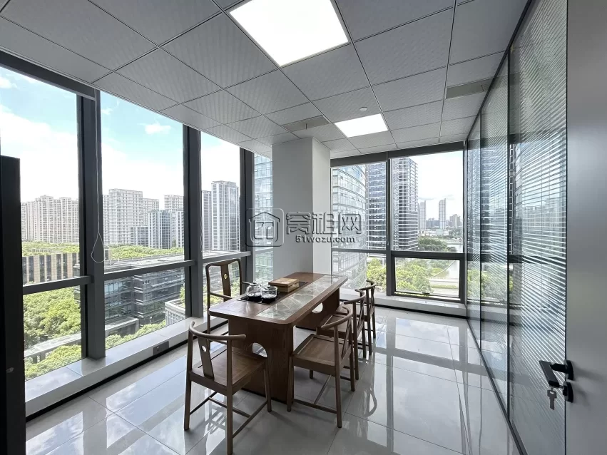 研发园A区江景房！面积135平，价格：5950/月