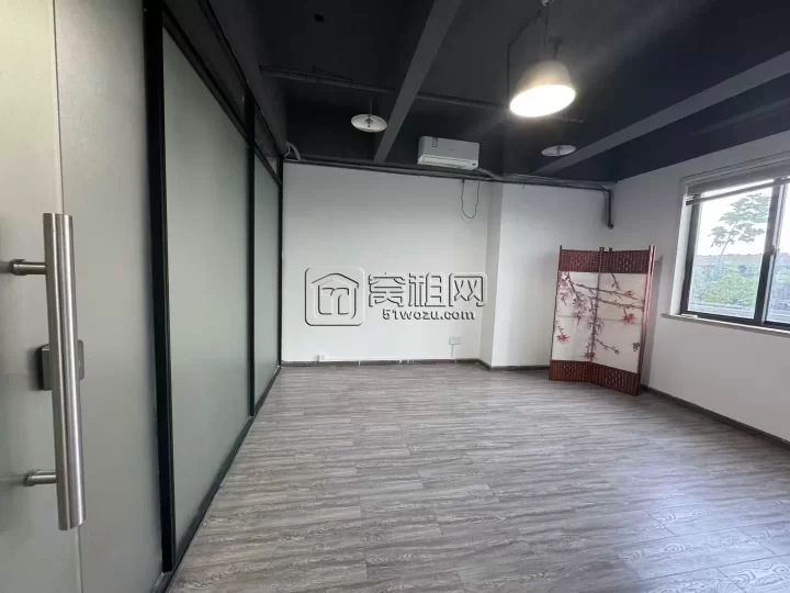 宁波水产电商园 116平2个隔间 单价8毛