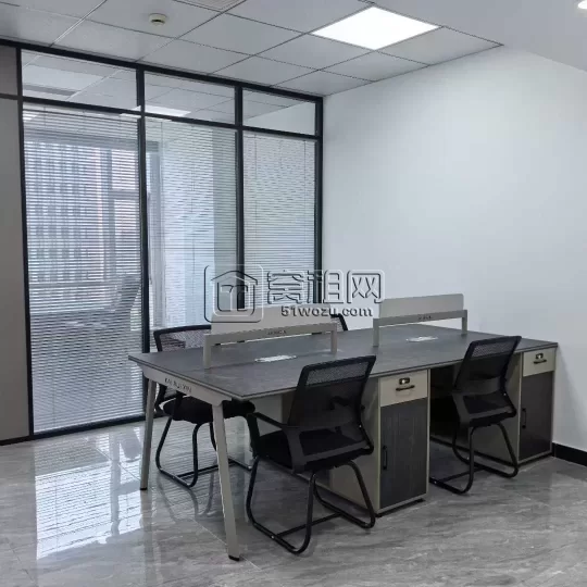 新洲银座办公室转租70平，落地窗，1隔断，带家具，9月20日到期，可以提前看房。