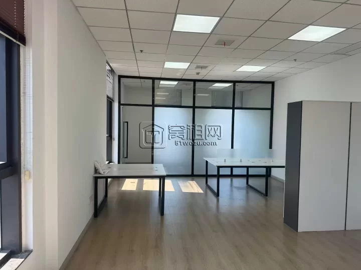 鄞州区滨江二期办公室出租80平方米新装修小户型 东南朝向，视野开阔