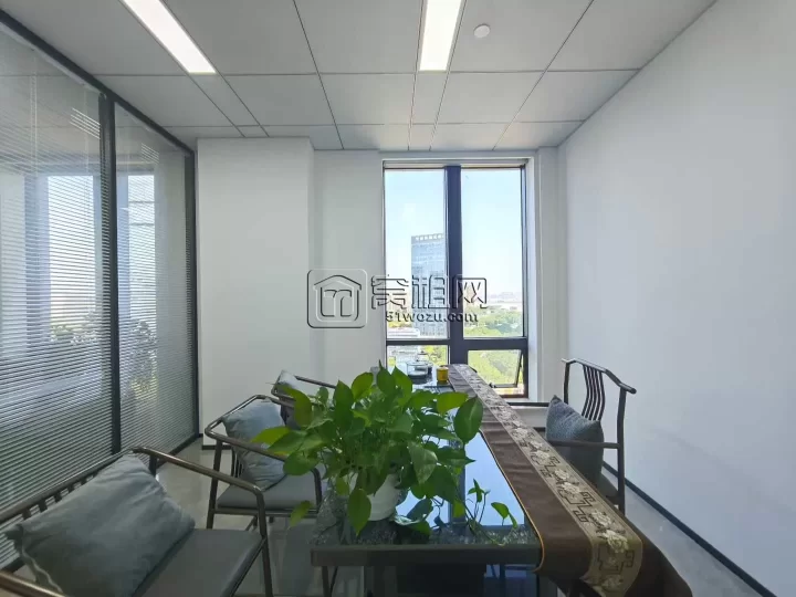 宁波研发园大厦电梯口，面积240，精装修带家具出租