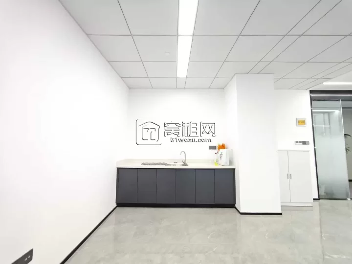 宁波研发园大厦电梯口，面积240，精装修带家具出租