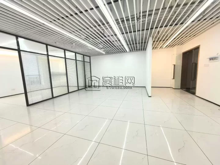 房东直租：慧和大厦 万达旁 精装190平，西南双采光，3隔间 ，特价8500每月