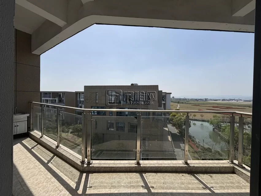宁波机场路高架附近富田小镇83平米踩住3000元带水源，大阳台