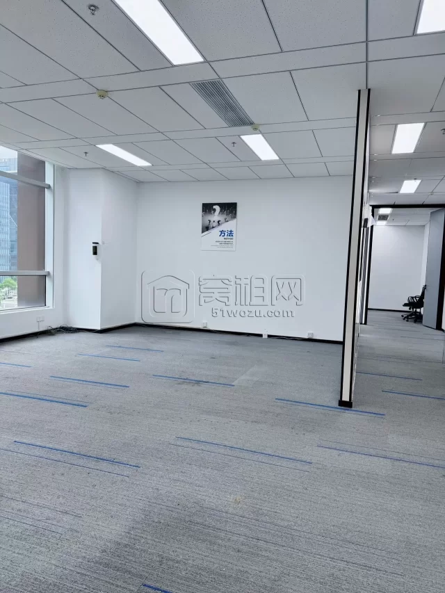 宁波环合中心1号楼出租，面积207平米，朝向西，带三个隔间办公室