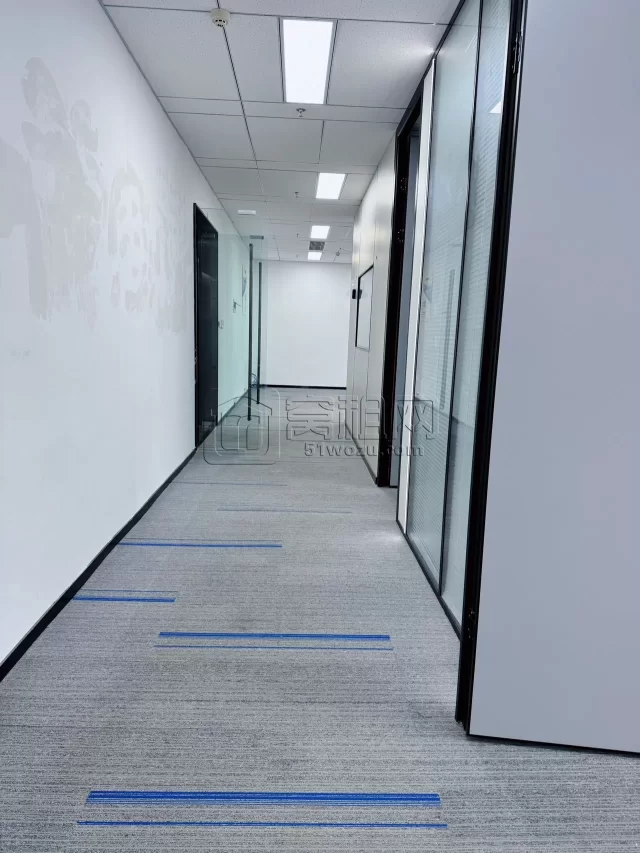 宁波环合中心1号楼出租，面积207平米，朝向西，带三个隔间办公室