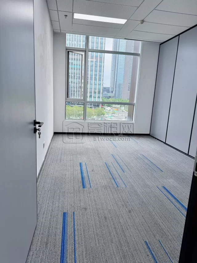 宁波环合中心1号楼出租，面积207平米，朝向西，带三个隔间办公室