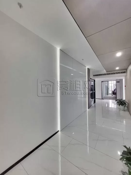 新洲银座大厦出租朝南68平方，落地窗看鄞州公园精装修带家具，特价2500元/月