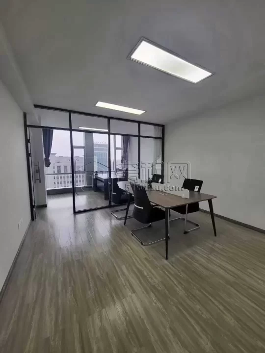 新洲银座大厦出租朝南68平方，落地窗看鄞州公园精装修带家具，特价2500元/月