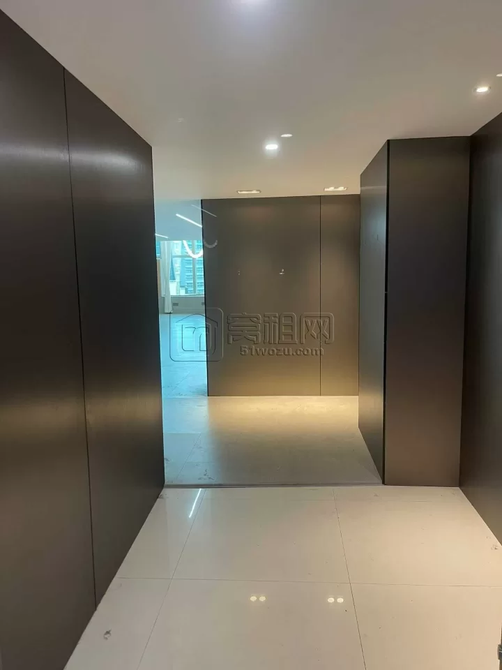 天一广场世贸中心大厦180+180平复式loft招租，朝南，全景落地窗