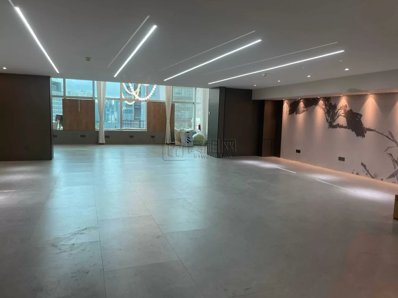 天一广场世贸中心大厦180+180平复式loft招租，朝南，全景落地窗