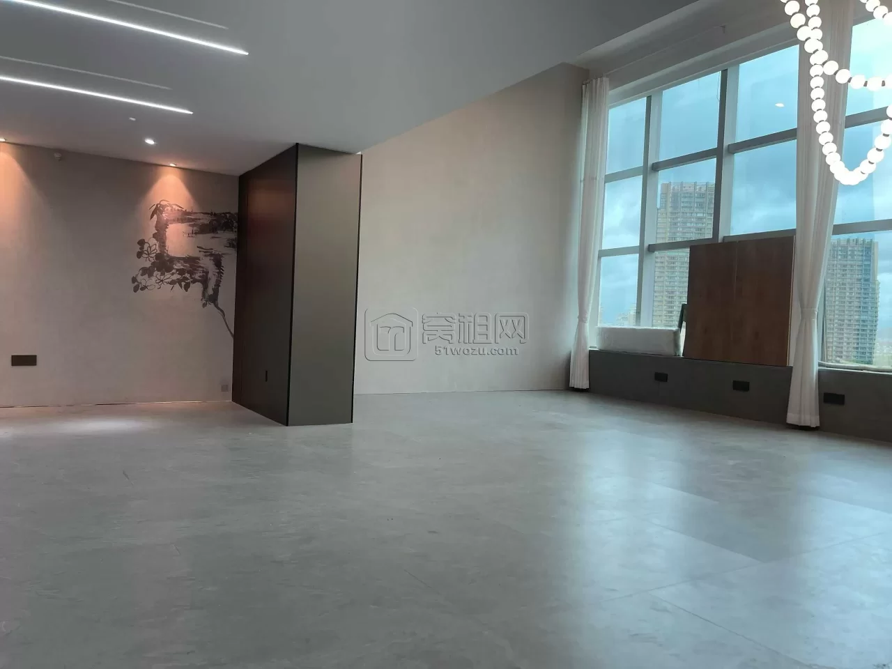 天一广场世贸中心大厦180+180平复式loft招租，朝南，全景落地窗