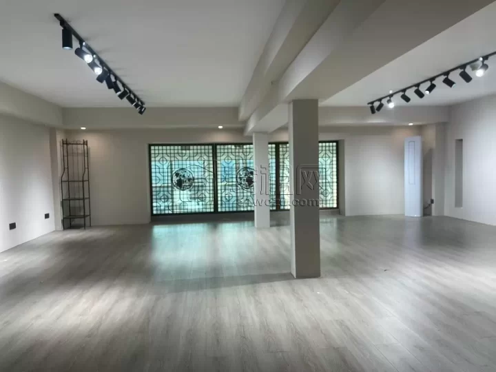 天一广场世贸中心大厦180+180平复式loft招租，朝南，全景落地窗